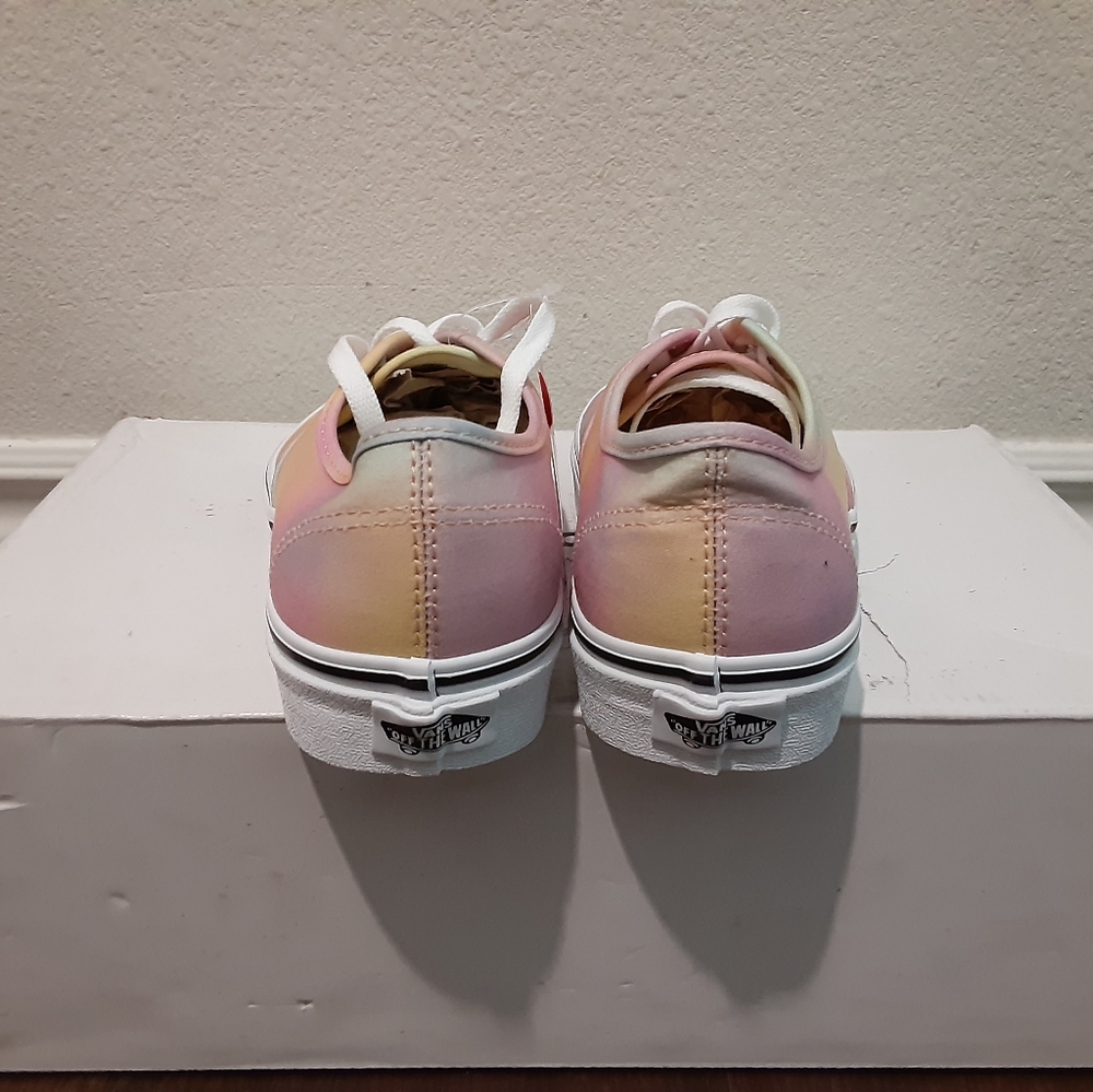 Vans - Picture 2 of 4